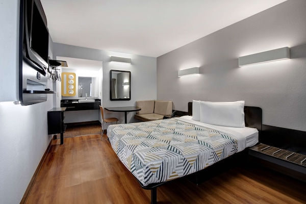 WiFi, bed sheets