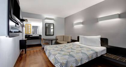 Motel 6 Sulphur Springs, TX