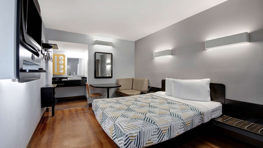 Motel 6 Sulphur Springs, TX