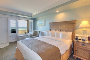 Dune View with 1 King Bed and Private Patio or Balcony in the Tower | Premium bedding, desk, laptop workspace, free WiFi - Shutters on the Banks (Kill Devil Hills)