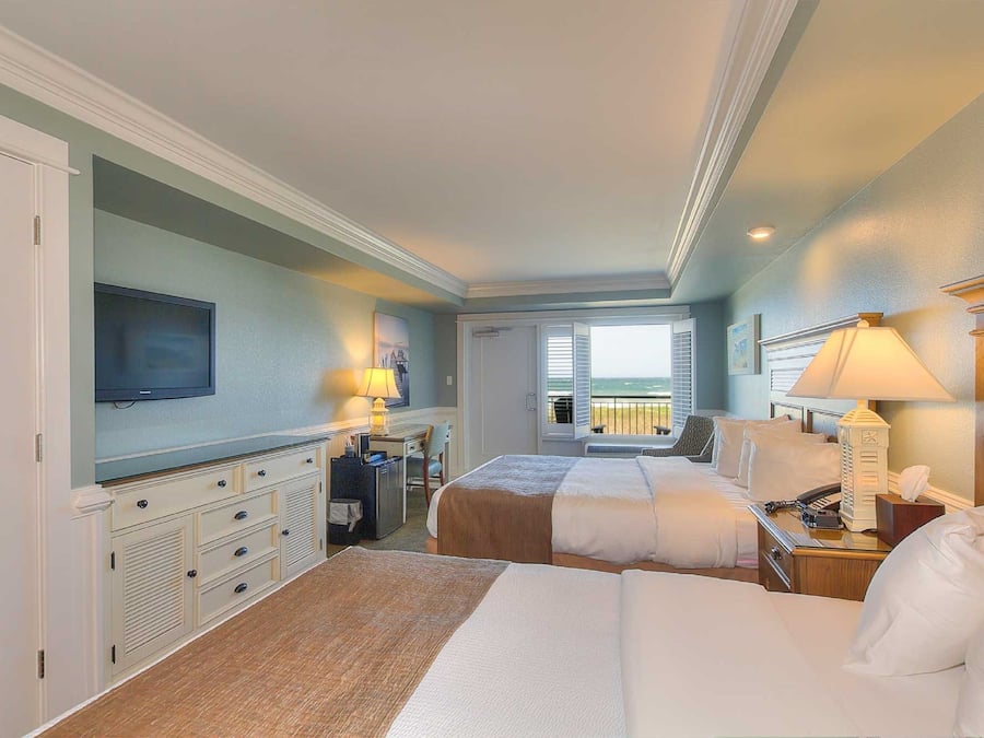 Ropa de cama de alta calidad, escritorio, wifi gratis y ropa de cama