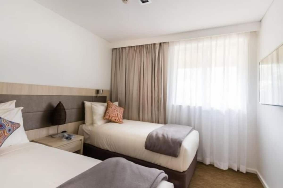 Minibar, iron/ironing board, free WiFi, alarm clocks