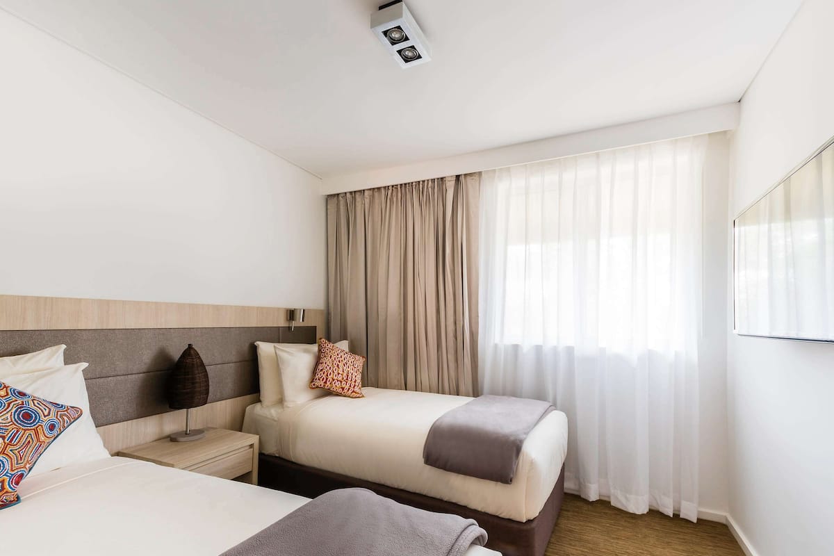 Minibar, iron/ironing board, free WiFi, alarm clocks