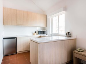 Tabla de planchar con plancha, wifi gratis y despertador 