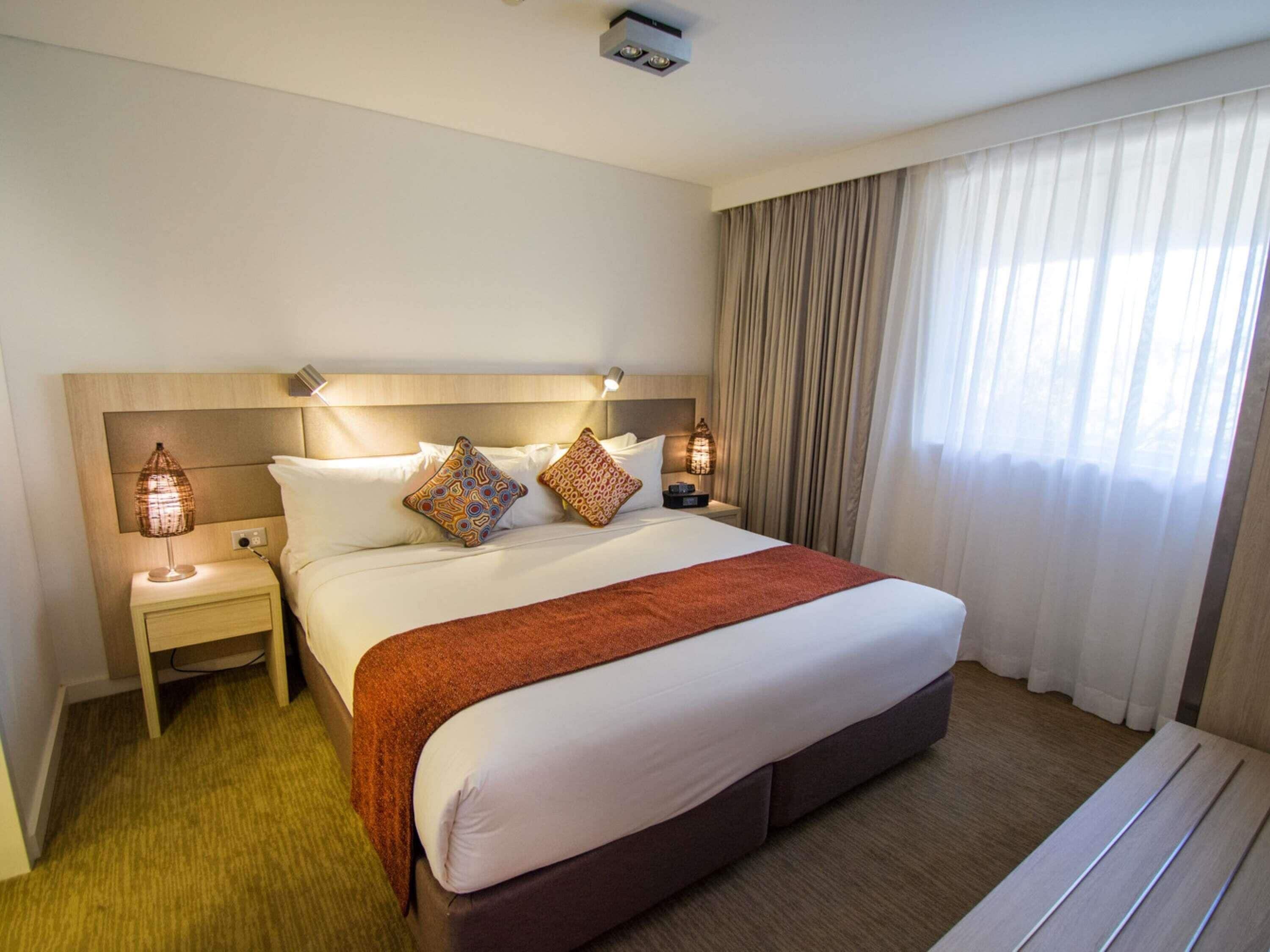 Strykejern/-brett, wi-fi (inkludert) og vekkerklokke