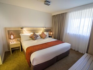 Strykejern/-brett, wi-fi (inkludert) og vekkerklokke