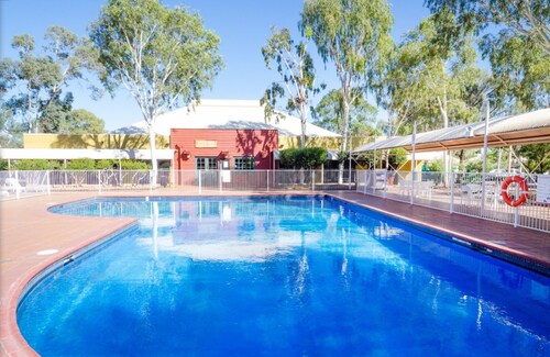 Outback Hotel & Lodge