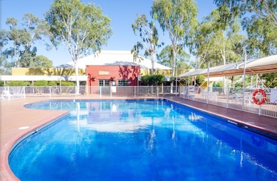 Outback Hotel & Lodge