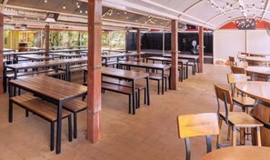 Breakfast and dinner served - Outback Hotel & Lodge (Yulara)