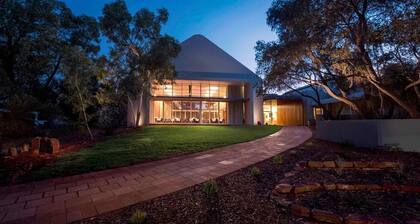 Outback Hotel & Lodge