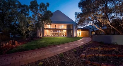 Outback Hotel & Lodge