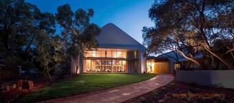 Outback Hotel & Lodge