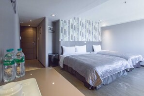 Elite Triple Room | Desk, soundproofing, free WiFi, bed sheets - Palmer Hotel (Taichung)