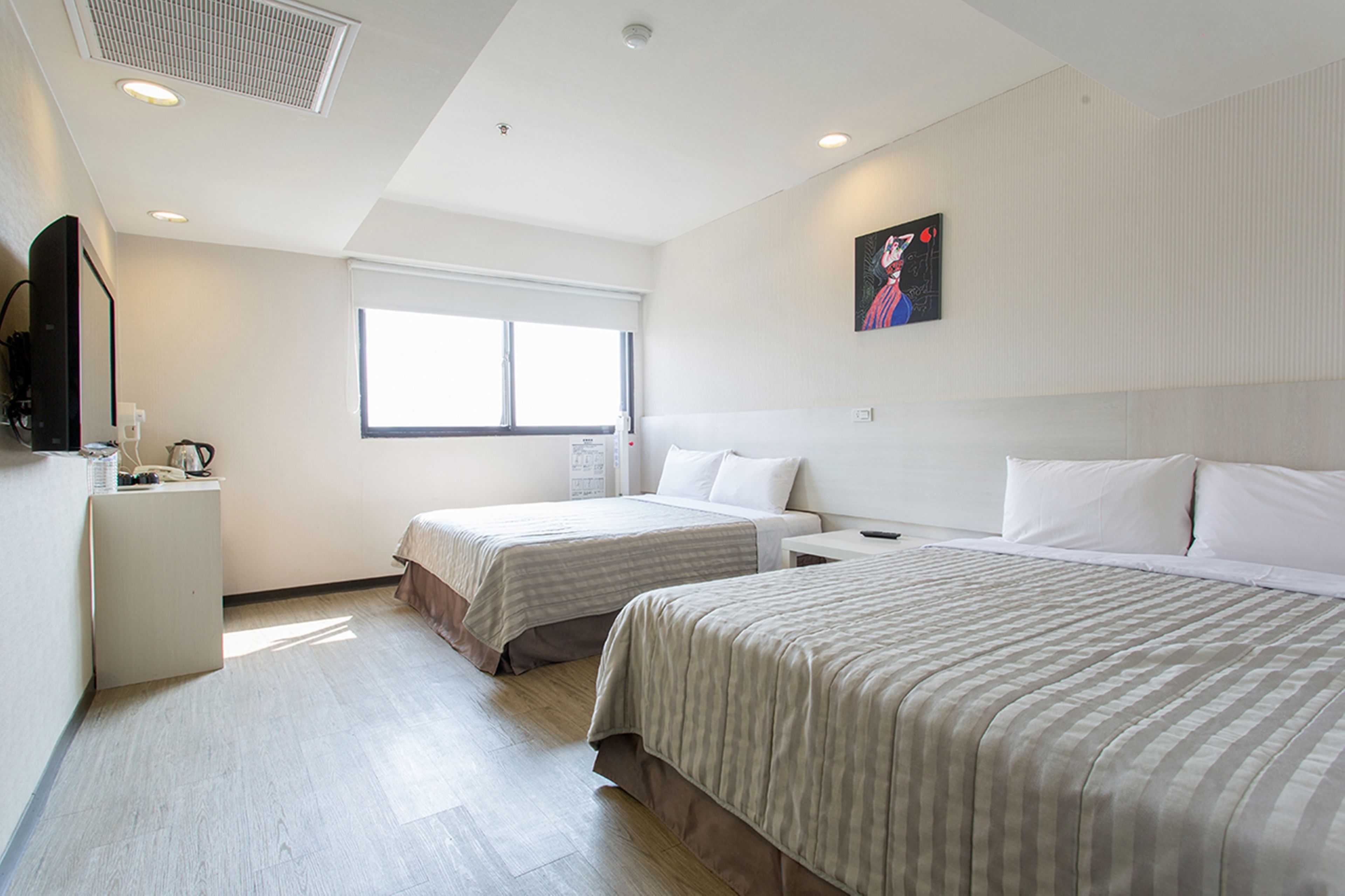 Vierbettzimmer | Schreibtisch, schallisolierte Zimmer, kostenloses WLAN, Bettwäsche