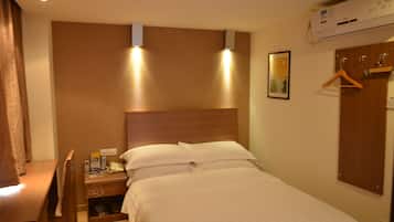 Business Room | Desk, free wired Internet