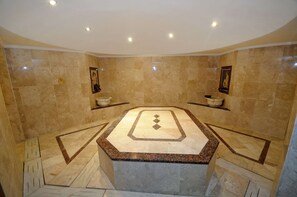Hammam, soins corporels, massages sur la plage, gommages corporels