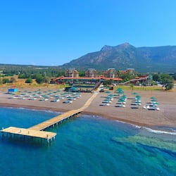 Plage privée, cabines gratuites, navette pour la plage, chaises longues