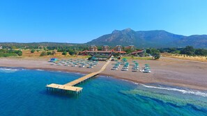 Plage privée, cabines gratuites, navette pour la plage, chaises longues
