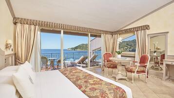 Suite | 1 bedroom, minibar, in-room safe, desk