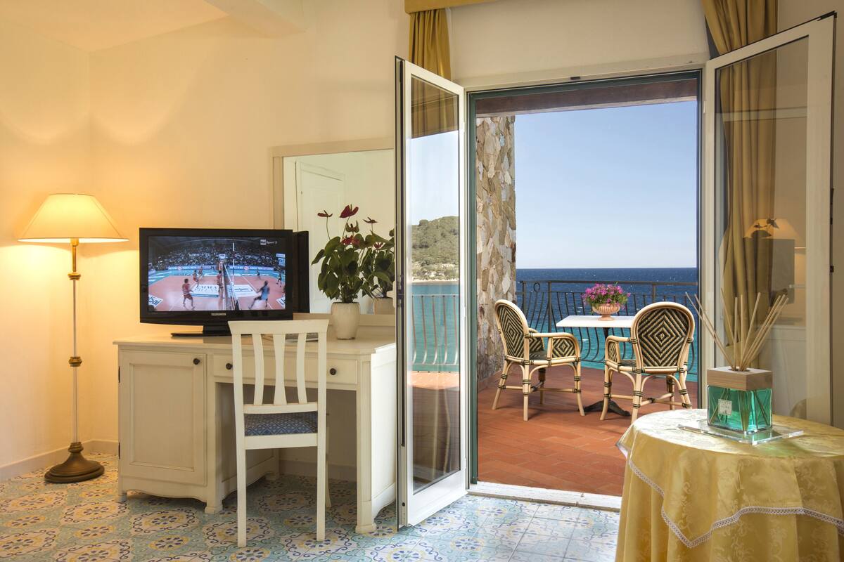 1 bedroom, minibar, in-room safe, desk