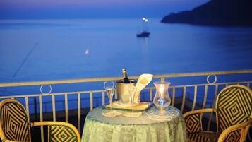 3 restaurants, breakfast served