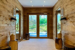 Sauna, höyrysauna, vartalohoitoja, vartalokääreitä, vartalon kuorintoja