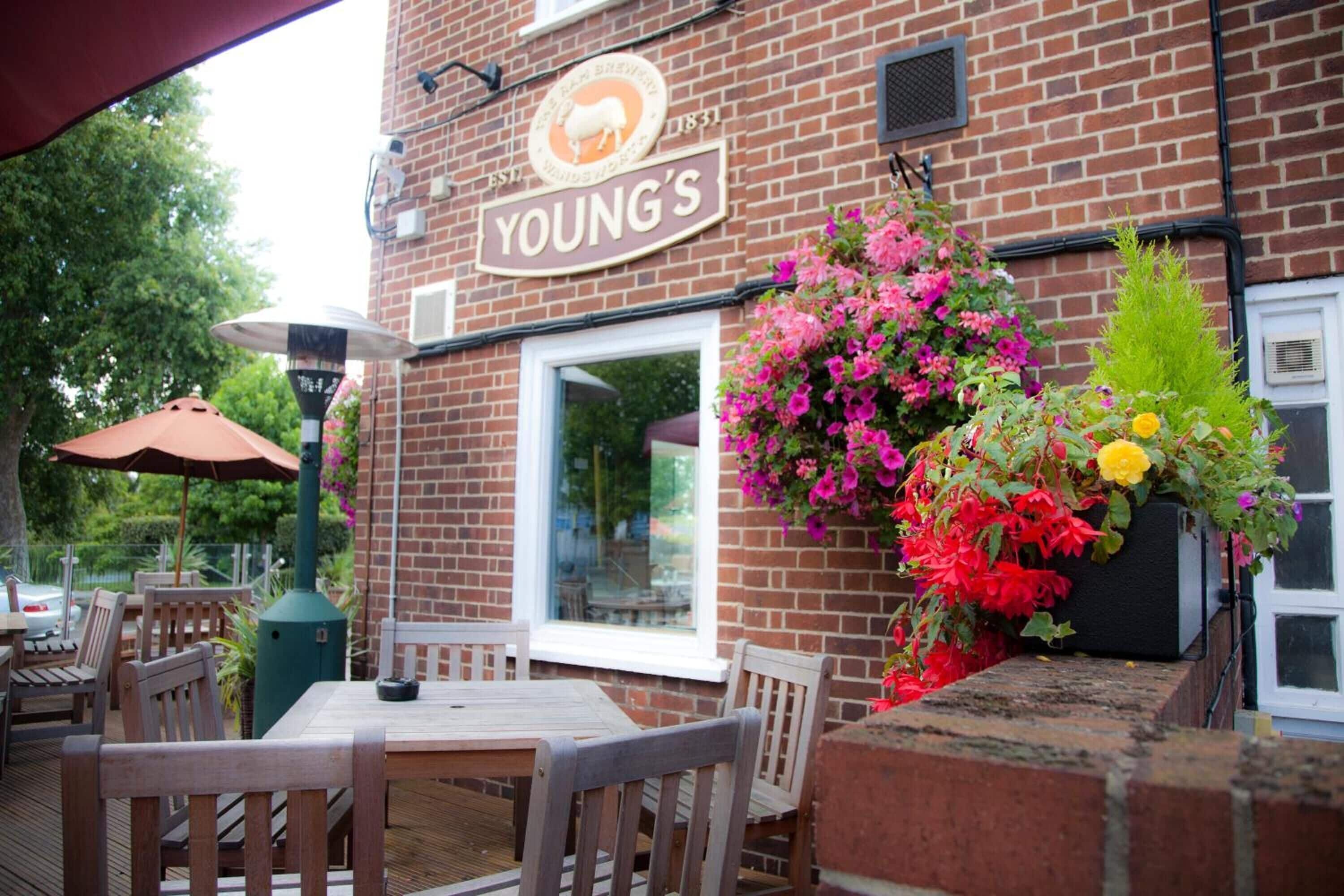 breakfast, lunch, dinner served; british cuisine