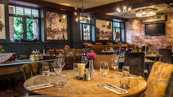 Frokost, lunsj og middag serveres, britiske retter