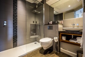 Shower, free toiletries, hair dryer, towels - Alexander Pope (Twickenham)