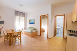 Quadruple Room, 1 Bedroom, Balcony | In-room dining