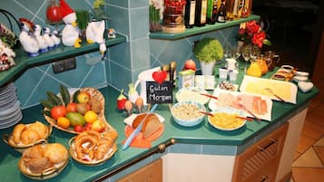 Free daily buffet breakfast