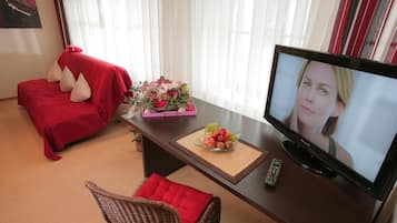 Individuell eingerichtet, Schreibtisch, Bügeleisen/Bügelbrett