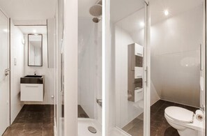 Kamar Single Standar | Kamar mandi | Perlengkapan mandi gratis, pengering rambut,  dan handuk
