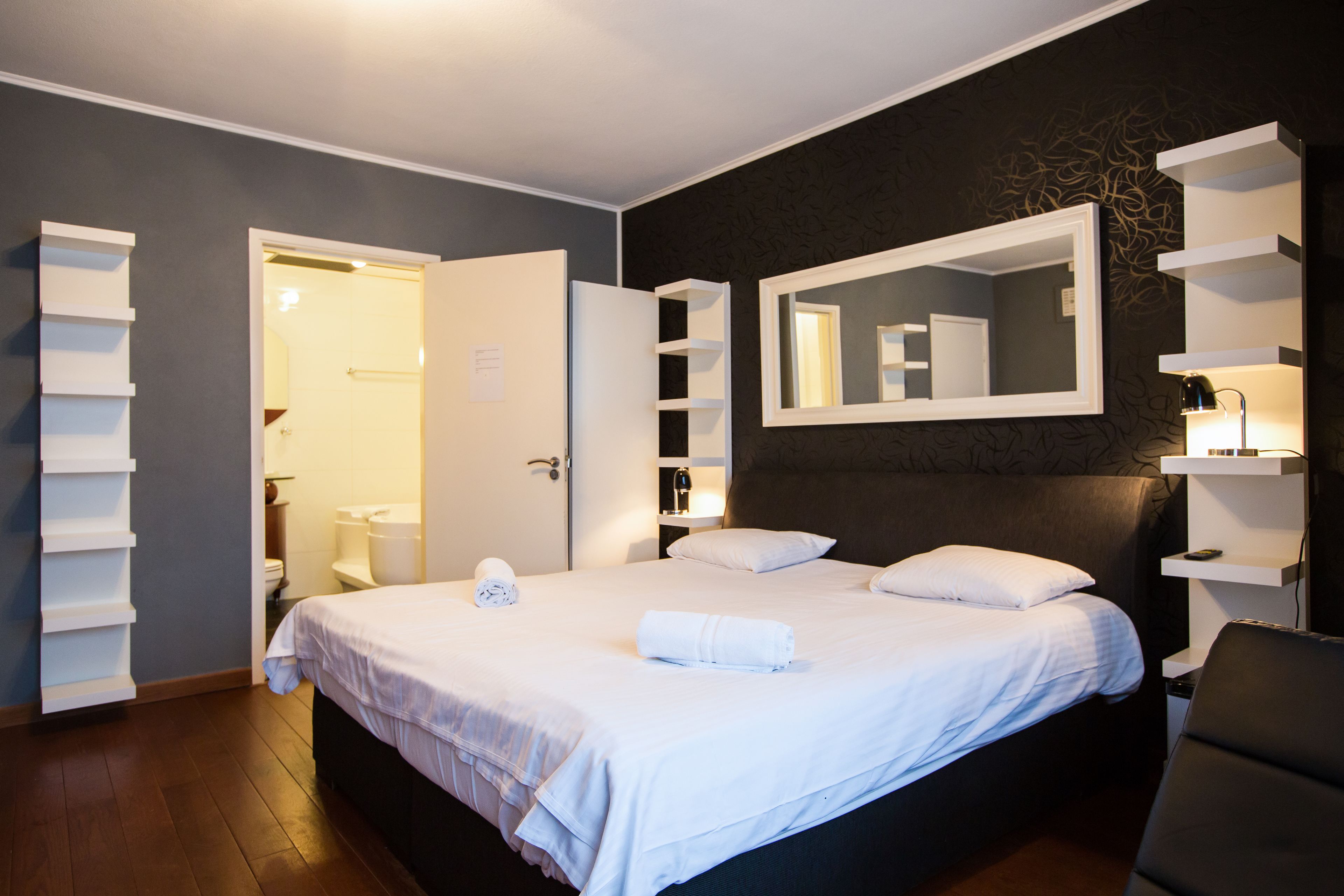 Deluxe driepersoonskamer, toegankelijk voor mindervaliden | Een minibar, een bureau, gratis wifi, beddengoed