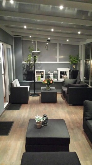 Coin salon dans le hall