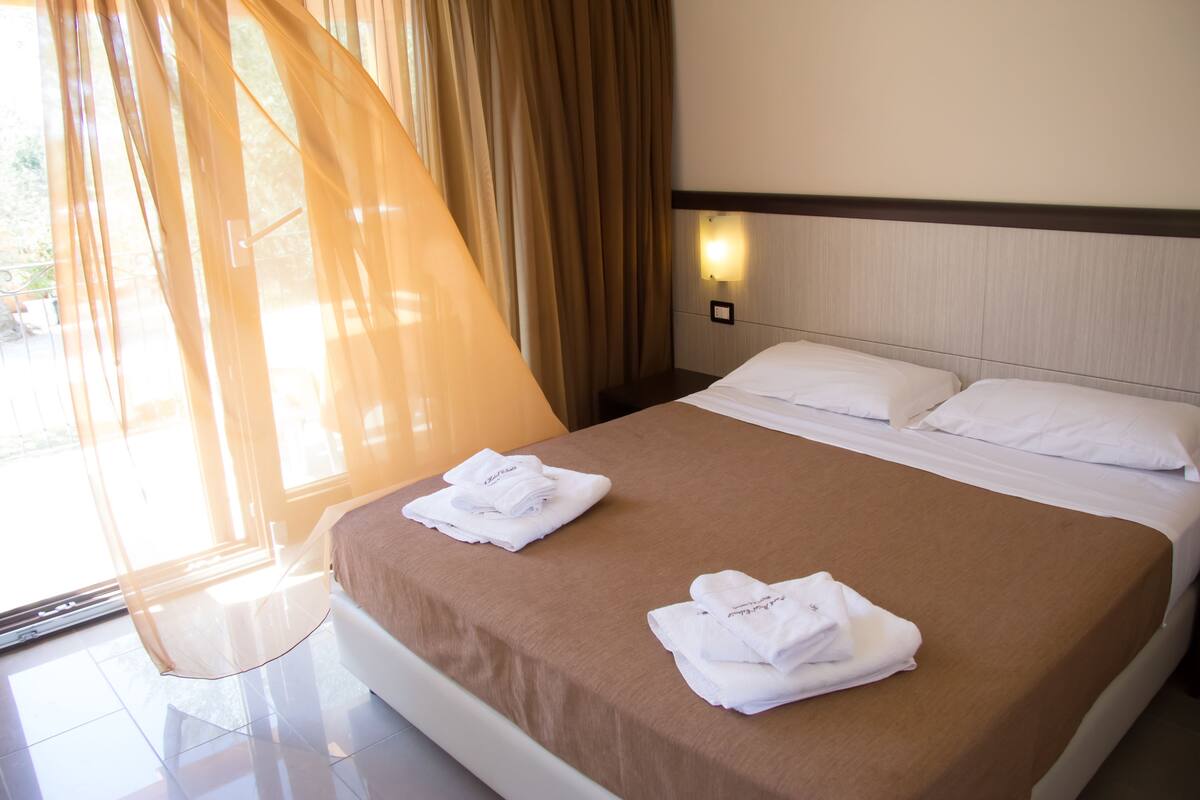 minibar, in-room safe, desk, soundproofing