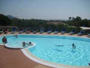 Seasonal outdoor pool, pool umbrellas, sun loungers - Park Hotel Cilento (Camerota)