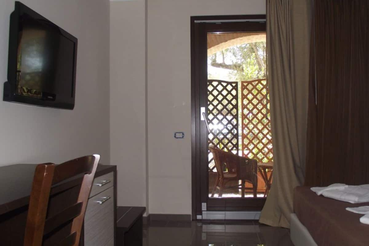 minibar, in-room safe, desk, soundproofing