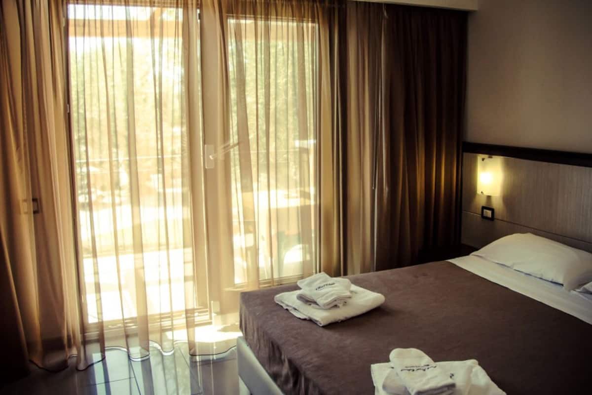 minibar, in-room safe, desk, soundproofing