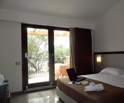 Minibar, in-room safe, desk, soundproofing