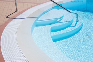 Seasonal outdoor pool, pool umbrellas, sun loungers