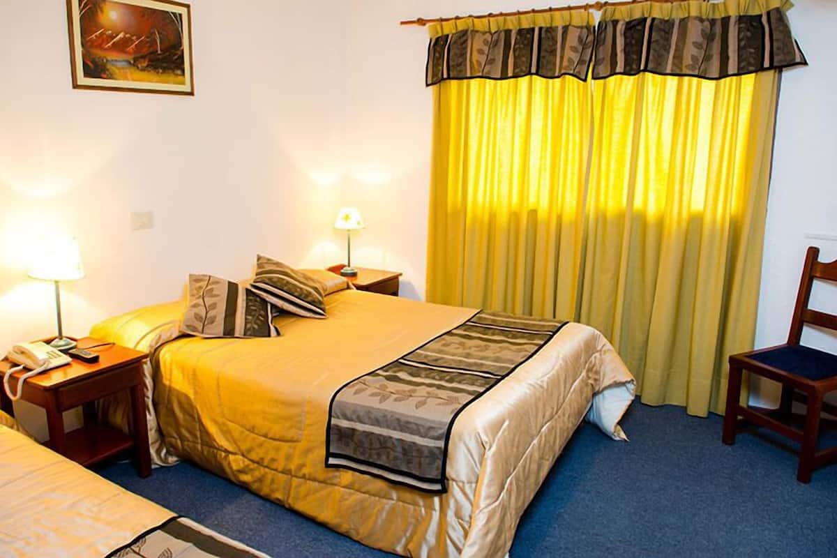 Triple Room | In-room safe, desk, free WiFi