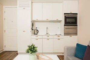 80-cm LCD TV with satellite channels, TV, DVD player