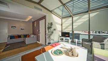 Exclusive Penthouse, 1 Bedroom | Living area | 80-cm LCD TV with satellite channels, TV, DVD player