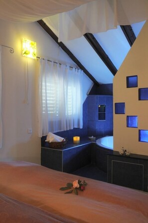 Suite, 1 Bedroom, Jetted Tub, Mountain View