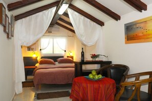 Classic Double Room, Jetted Tub (Stair Access - No Elevator)