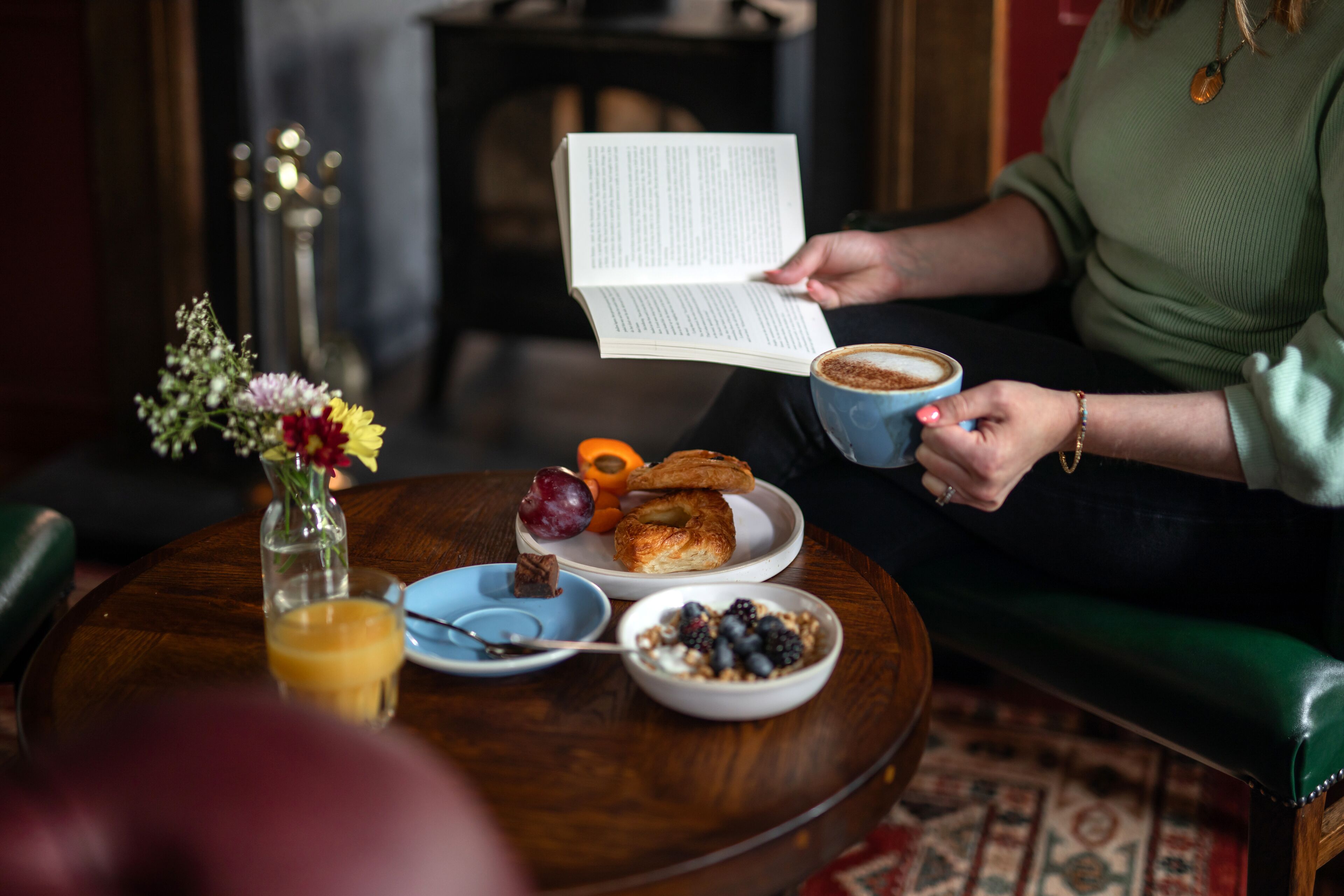 daily cooked-to-order breakfast (gbp 15 per person)