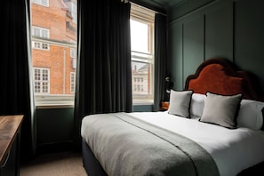 Double Room, 1 Double Bed | Premium bedding, minibar, in-room safe, individually decorated - Brewers Inn Hotel (London)