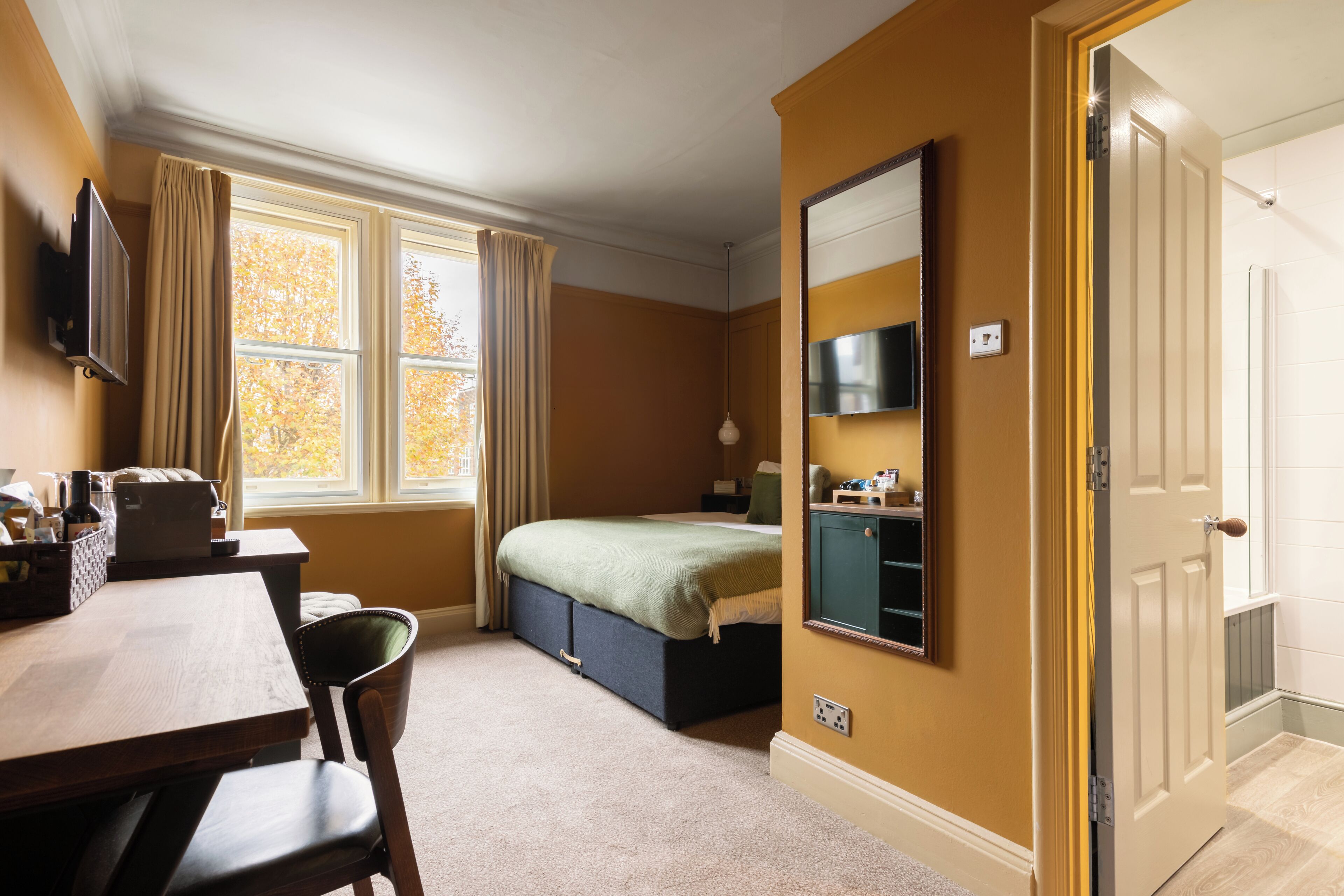 double room single use, 1 double bed | premium bedding, minibar, in-room safe, individually decorated