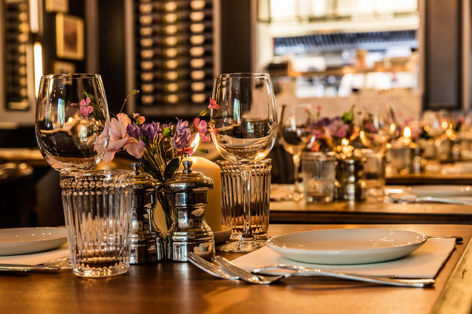 breakfast, lunch and dinner served